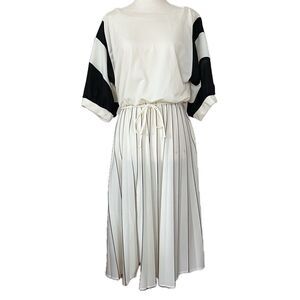 Vintage 70s/80s Good Times Black And White Color-block Retro Dress Pleated Skirt
